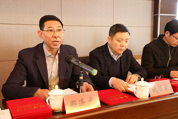 董事长郑连元在讲话中侧重讲了两个方面的问题